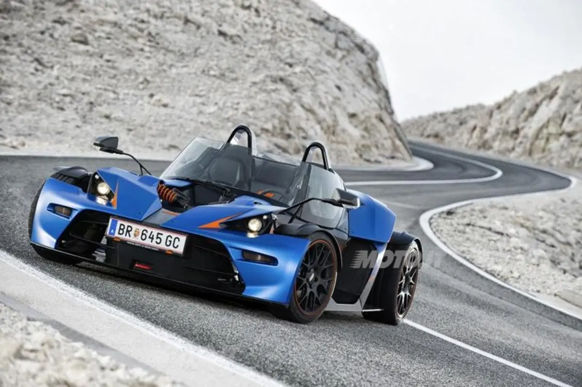 KTM X-Bow GT: finestrini e parabrezza per la quattro ruote austriaca