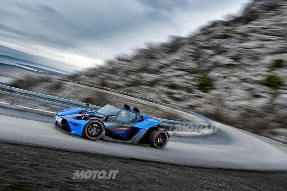 KTM X-Bow GT: finestrini e parabrezza per la quattro ruote austriaca (3)