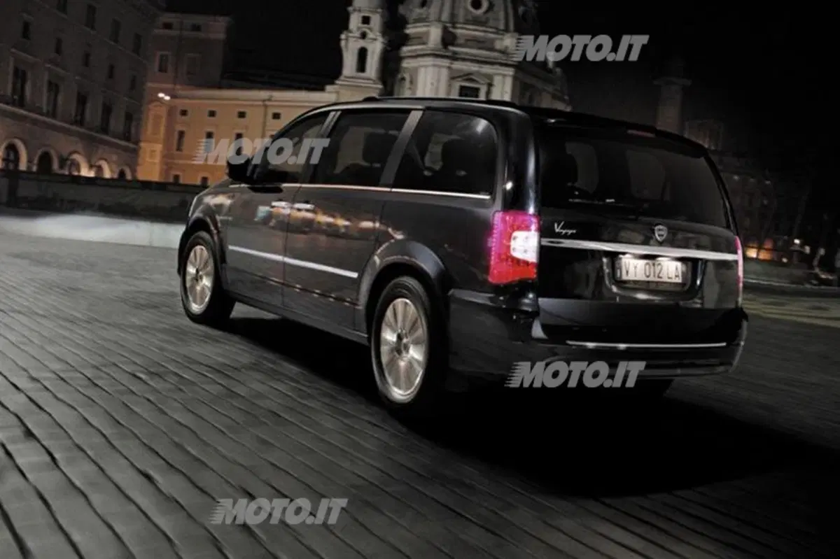 Lancia Voyager: ora con 2.8 diesel da 178 CV e V6 Pentastar da 283 CV (2)