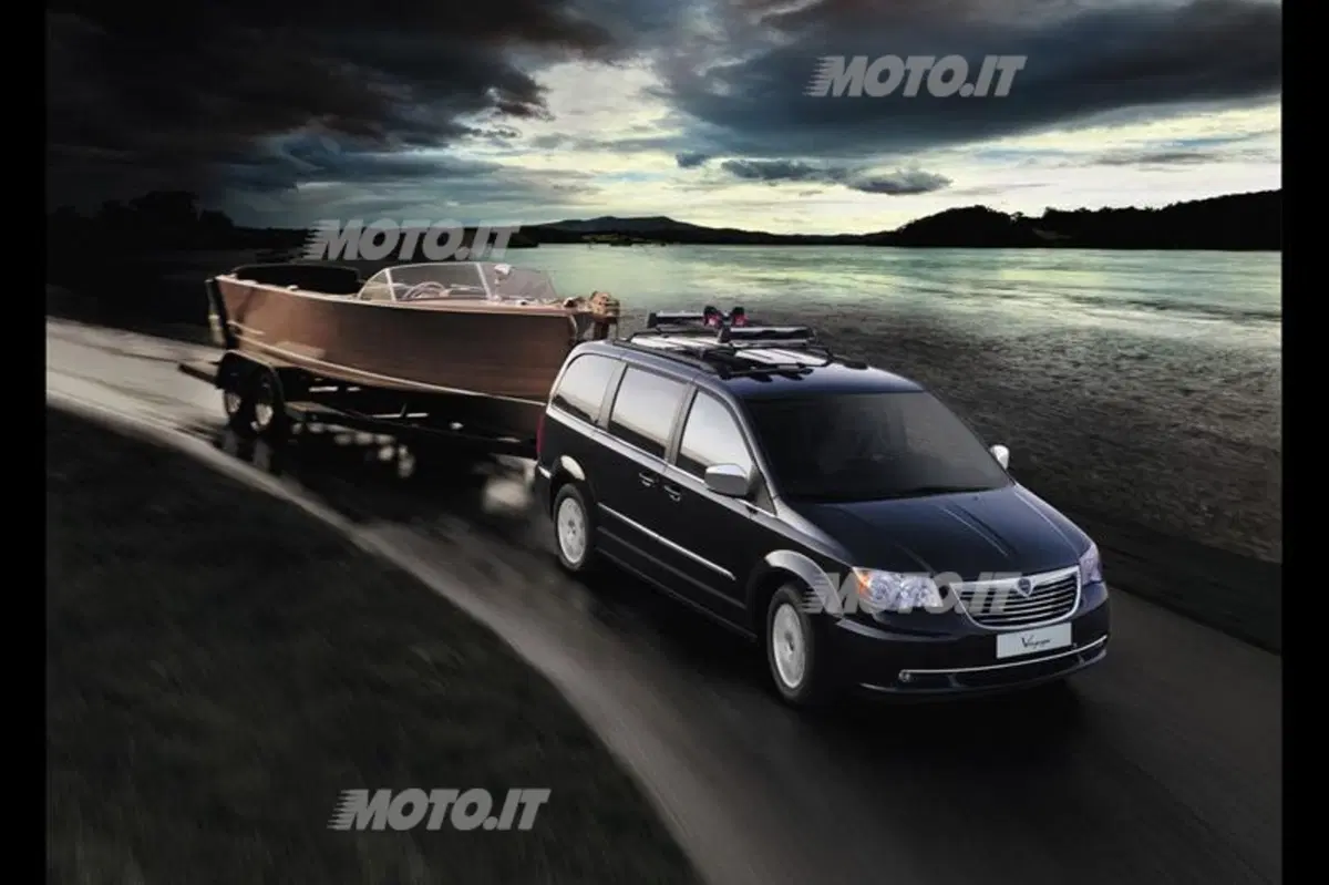 Lancia Voyager: ora con 2.8 diesel da 178 CV e V6 Pentastar da 283 CV (3)