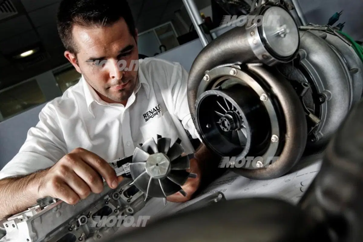 Formula 1: ecco il V6 da 1.6 litri turbo Renault per il 2014 (6)