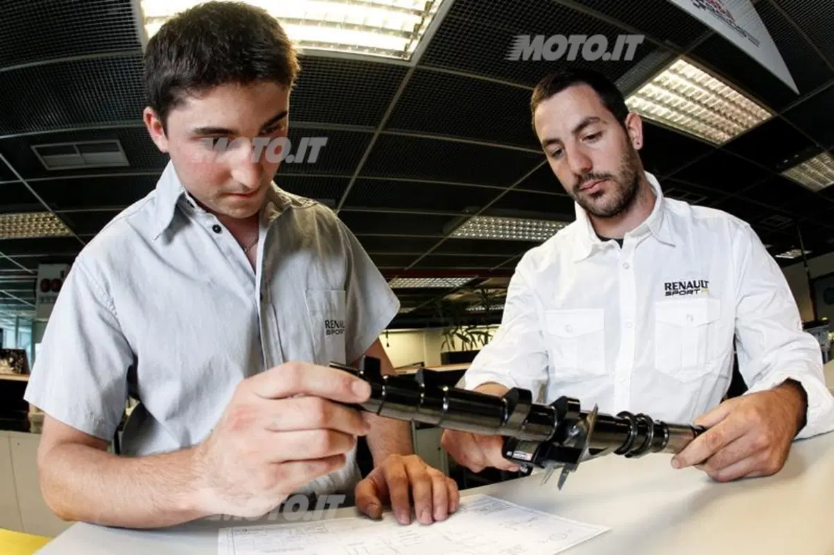 Formula 1: ecco il V6 da 1.6 litri turbo Renault per il 2014 (11)