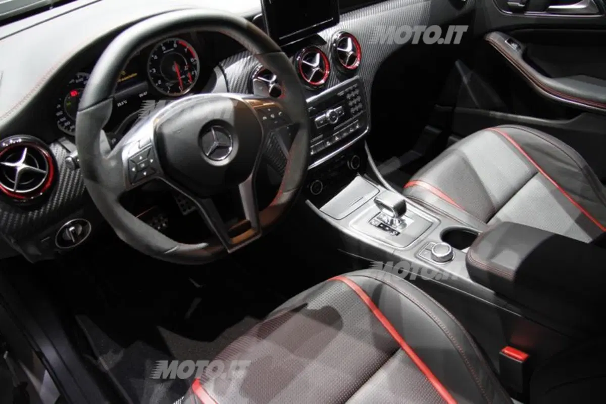 Mercedes-Benz al Salone di Ginevra 2013 (28)