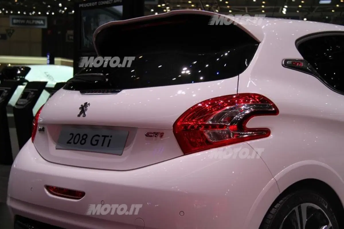 Peugeot al Salone di Ginevra 2013 (10)