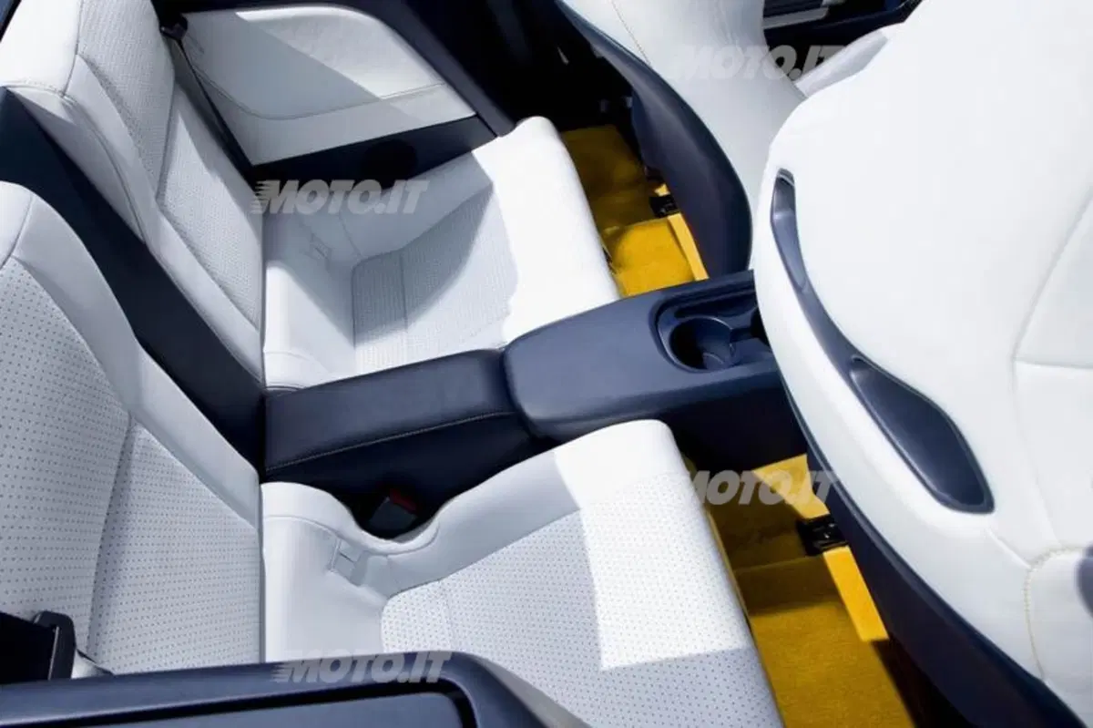 Toyota FT-86 Open: il concept della GT86 cabrio debutta a Ginevra (14)