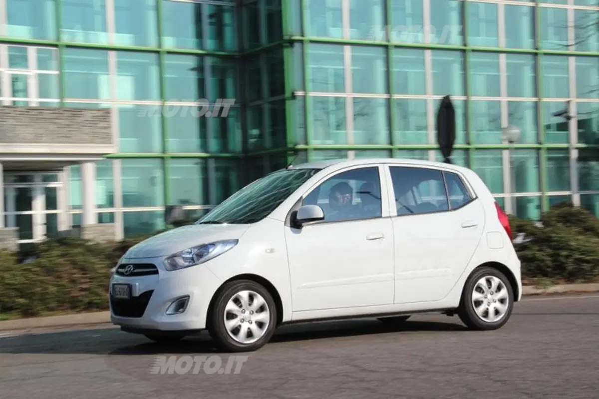 Hyundai i10 (2)
