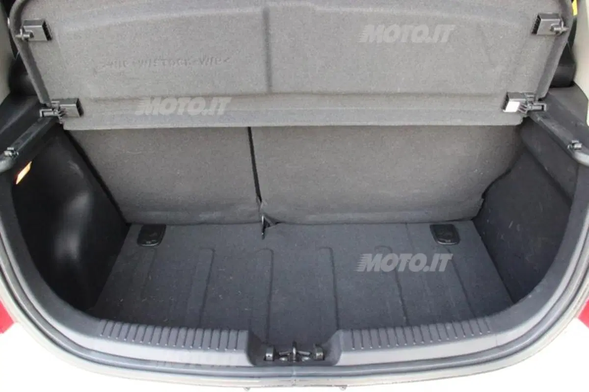 Hyundai i10 (72)