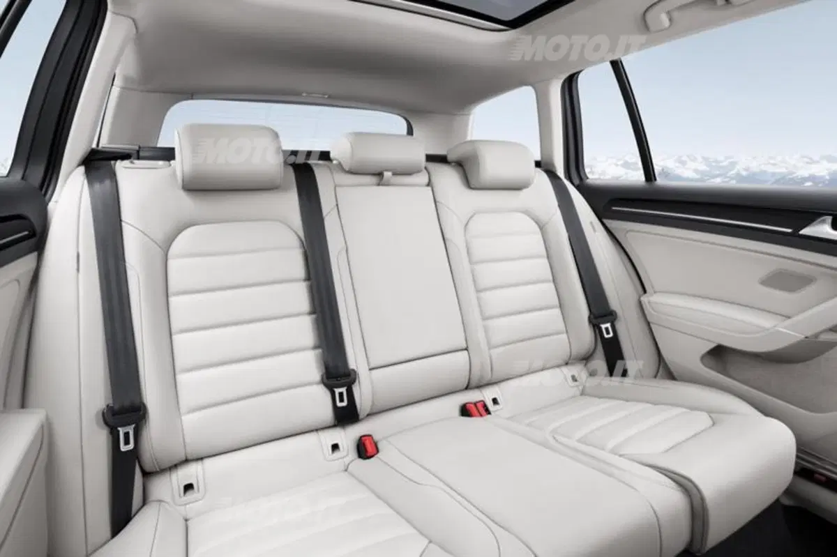 Nuova Volkswagen Golf Variant: ecco la station wagon (12)