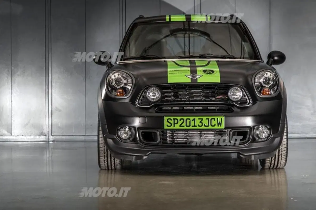 Mini John Cooper Works Countryman ALL4 Dakar Winner 2013 (2)