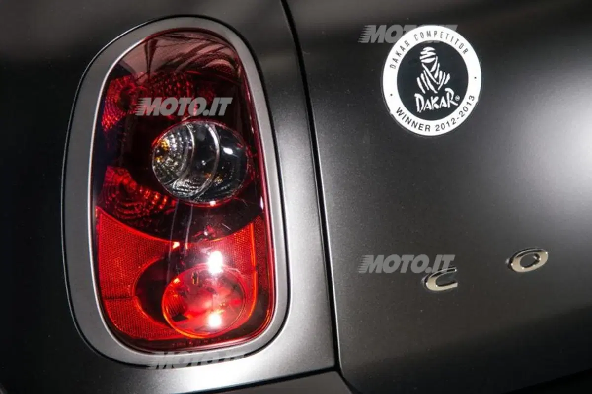Mini John Cooper Works Countryman ALL4 Dakar Winner 2013 (10)