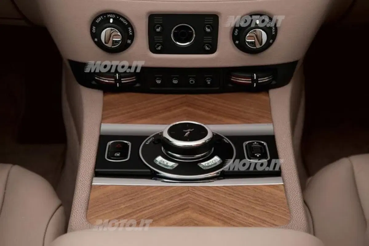 Rolls-Royce Wraith (11)