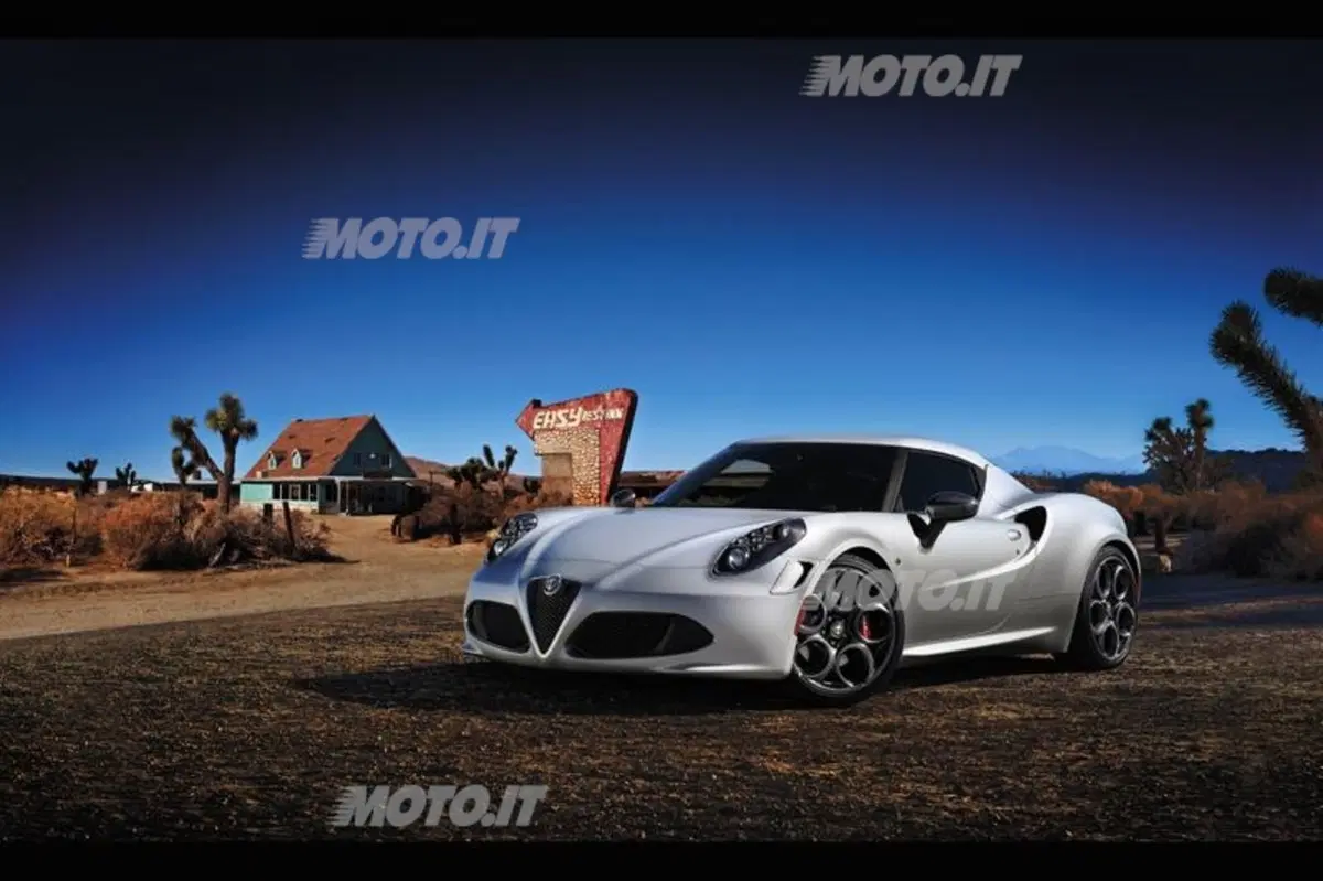 Alfa Romeo 4C: 240 CV, 895 Kg e... niente servosterzo