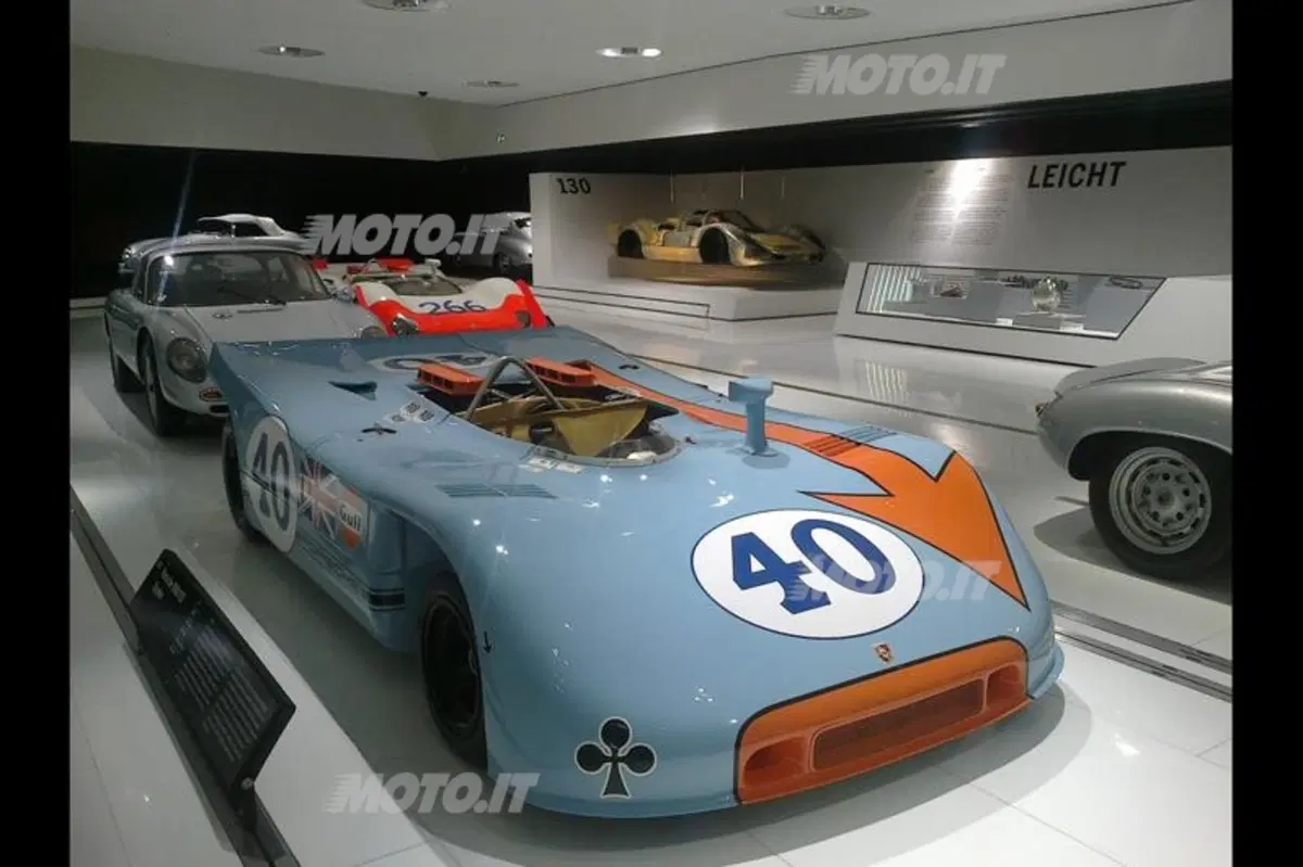 Porsche: la 911 compie 50 anni, visita al Museo di Stoccarda (9)
