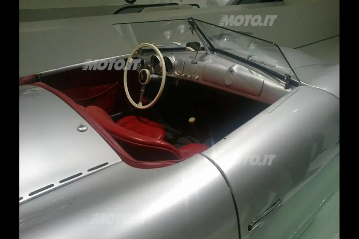 Porsche: la 911 compie 50 anni, visita al Museo di Stoccarda (17)