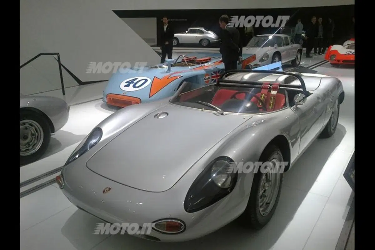 Porsche: la 911 compie 50 anni, visita al Museo di Stoccarda (20)