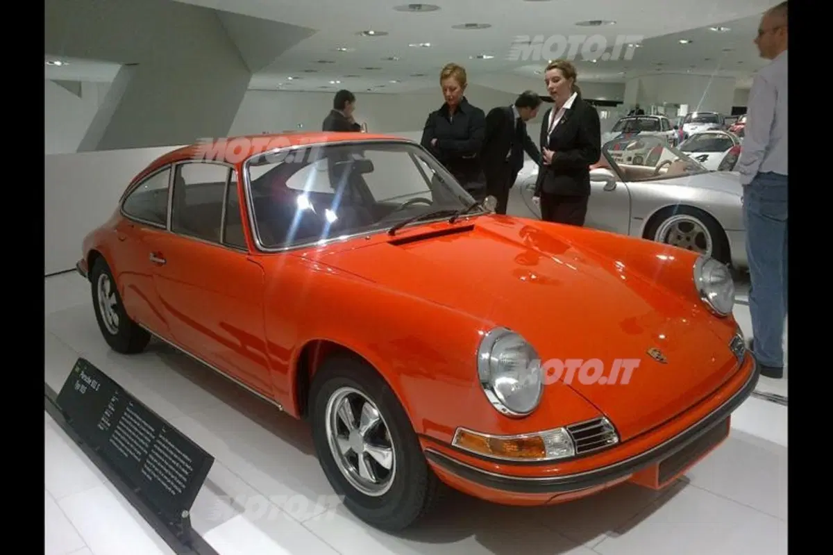 Porsche: la 911 compie 50 anni, visita al Museo di Stoccarda (26)