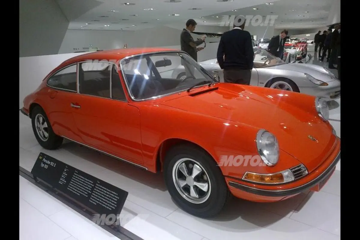 Porsche: la 911 compie 50 anni, visita al Museo di Stoccarda (27)