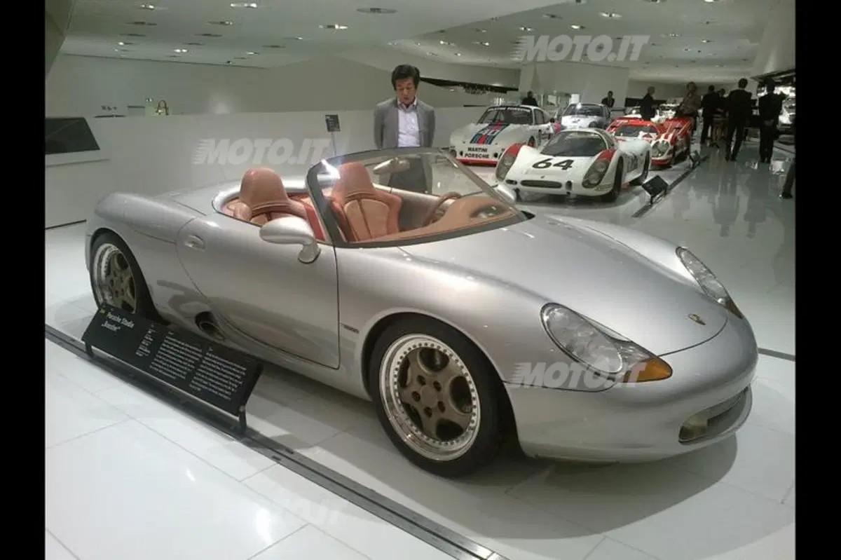 Porsche: la 911 compie 50 anni, visita al Museo di Stoccarda (28)
