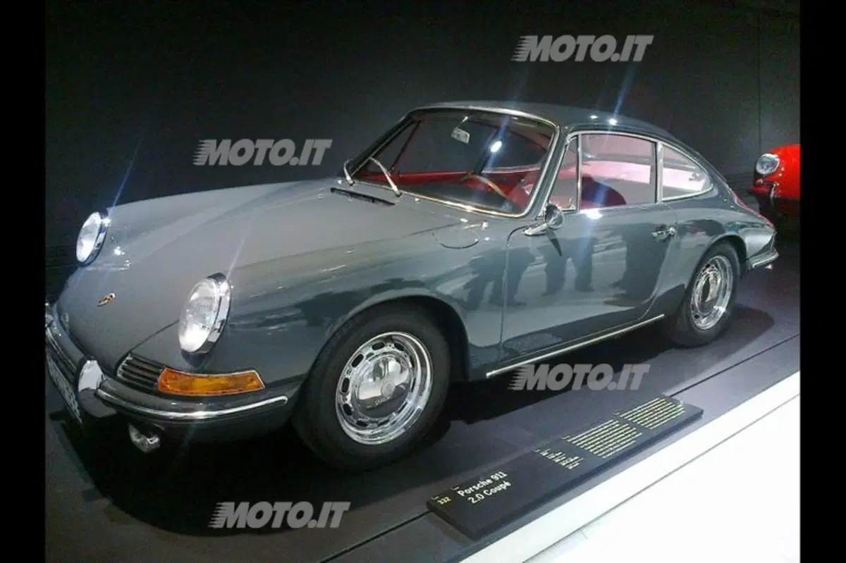 Porsche: la 911 compie 50 anni, visita al Museo di Stoccarda (30)