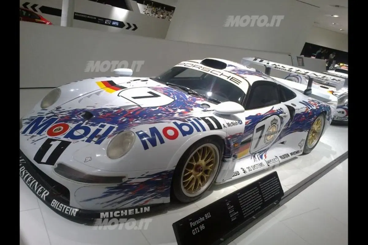 Porsche: la 911 compie 50 anni, visita al Museo di Stoccarda (36)