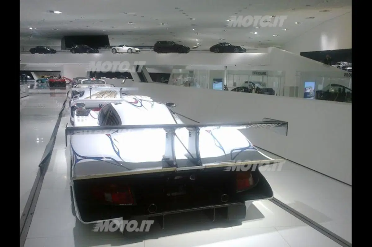 Porsche: la 911 compie 50 anni, visita al Museo di Stoccarda (39)