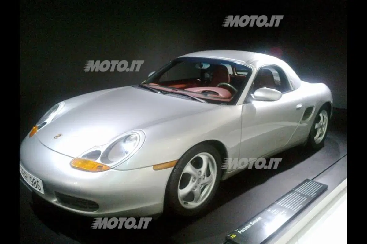 Porsche: la 911 compie 50 anni, visita al Museo di Stoccarda (44)