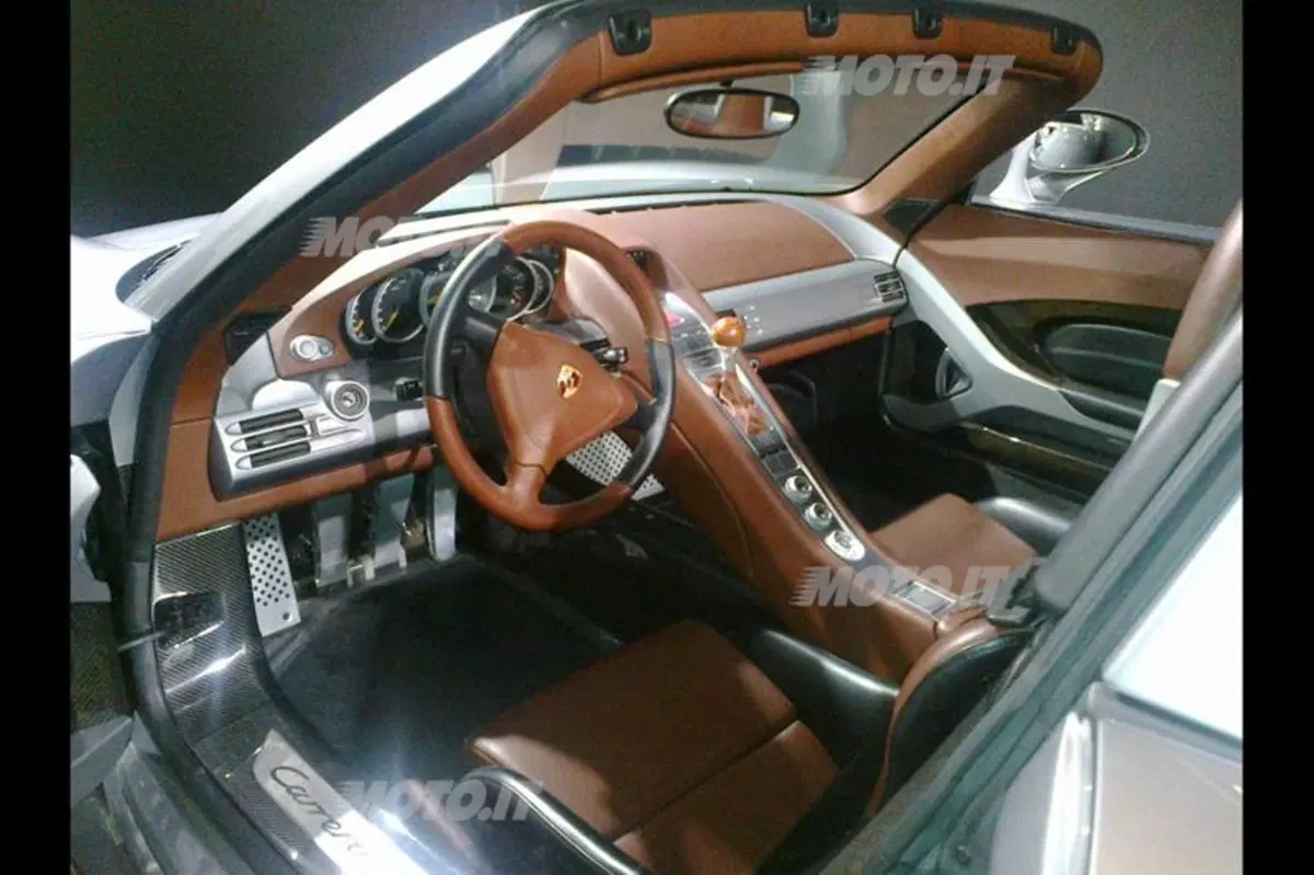 Porsche: la 911 compie 50 anni, visita al Museo di Stoccarda (45)