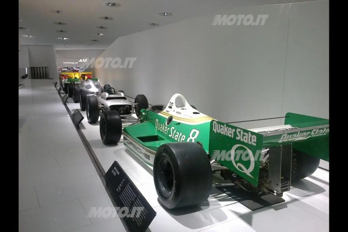 Porsche: la 911 compie 50 anni, visita al Museo di Stoccarda (46)