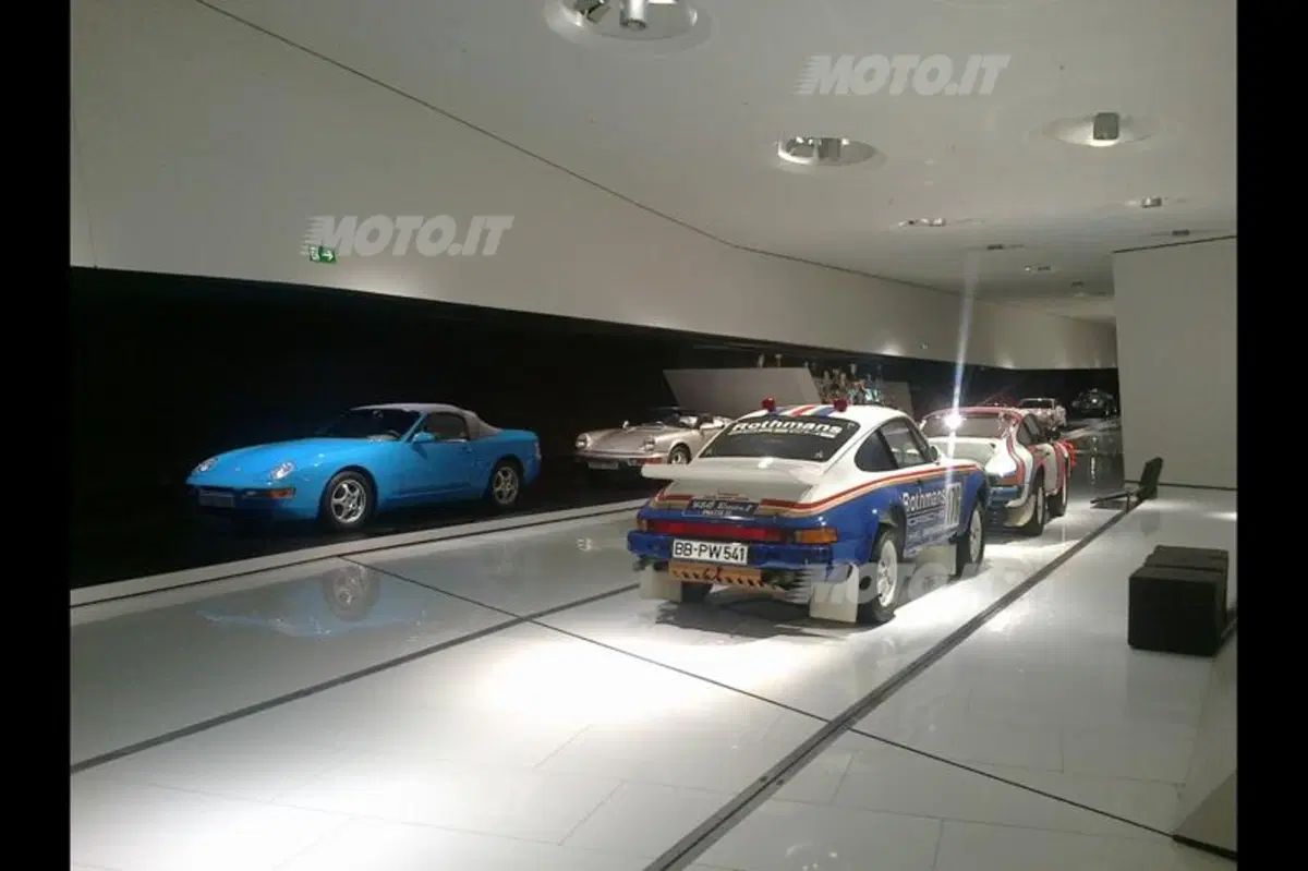 Porsche: la 911 compie 50 anni, visita al Museo di Stoccarda (49)