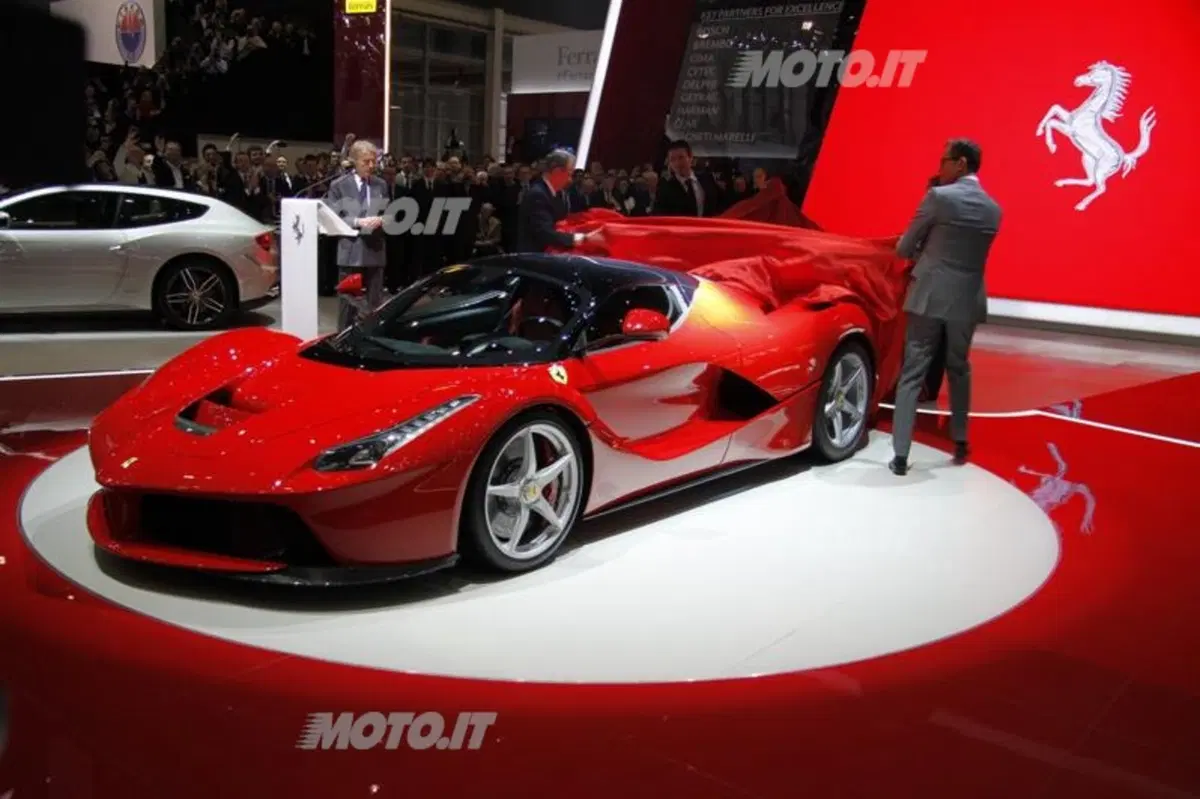 LaFerrari: ecco il primo video che la mostra in azione tra i cordoli. Che sound!