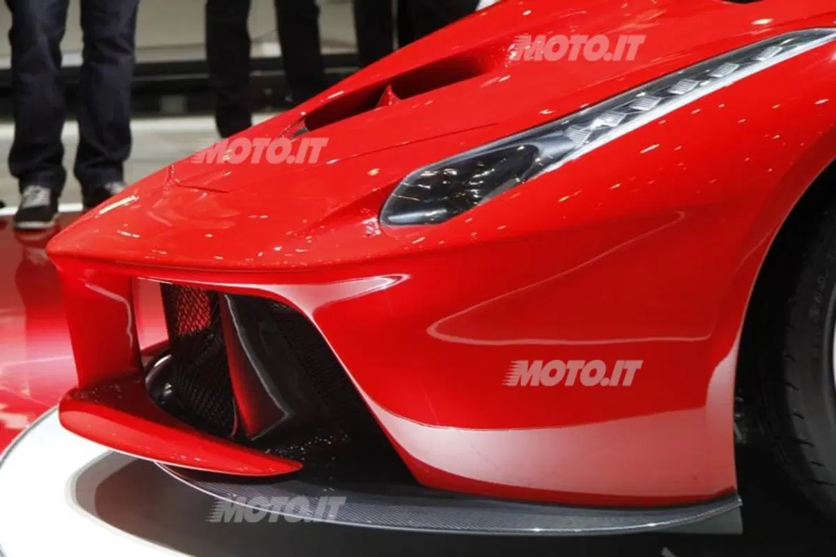 LaFerrari: ecco il primo video che la mostra in azione tra i cordoli. Che sound! (24)