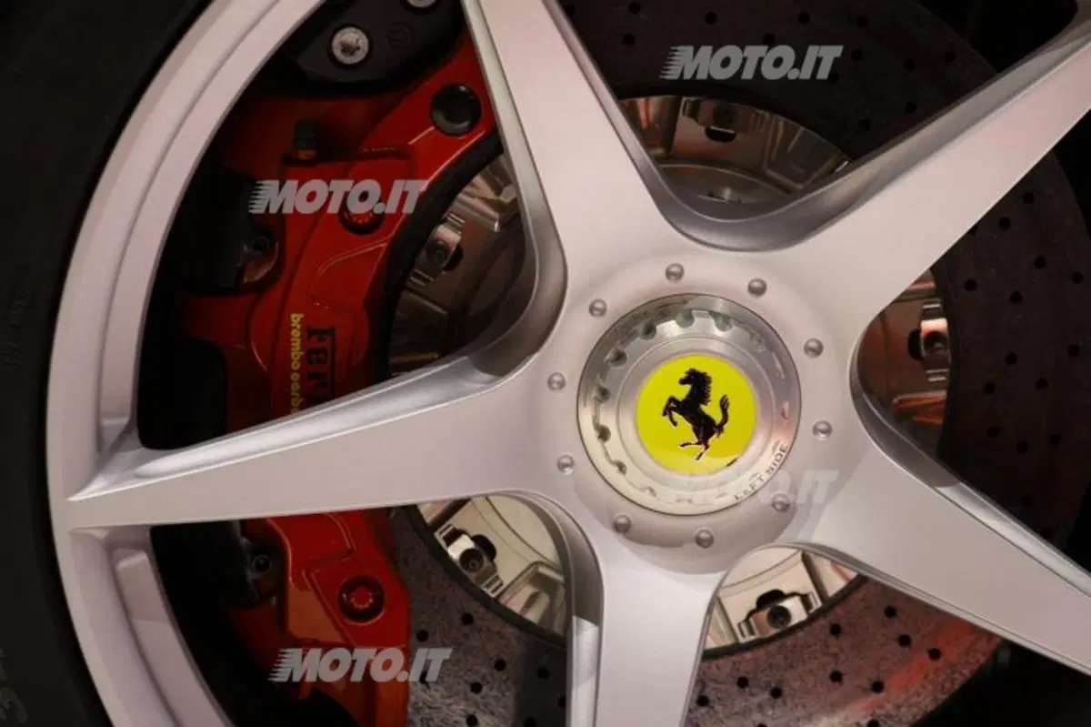 LaFerrari: ecco il primo video che la mostra in azione tra i cordoli. Che sound! (28)