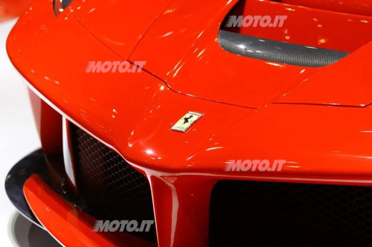 LaFerrari: ecco il primo video che la mostra in azione tra i cordoli. Che sound! (31)
