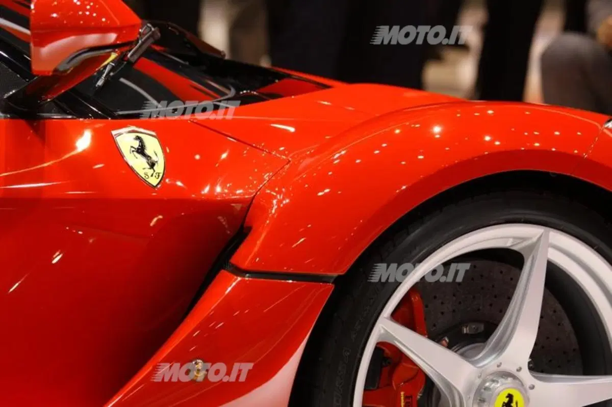 LaFerrari: ecco il primo video che la mostra in azione tra i cordoli. Che sound! (34)