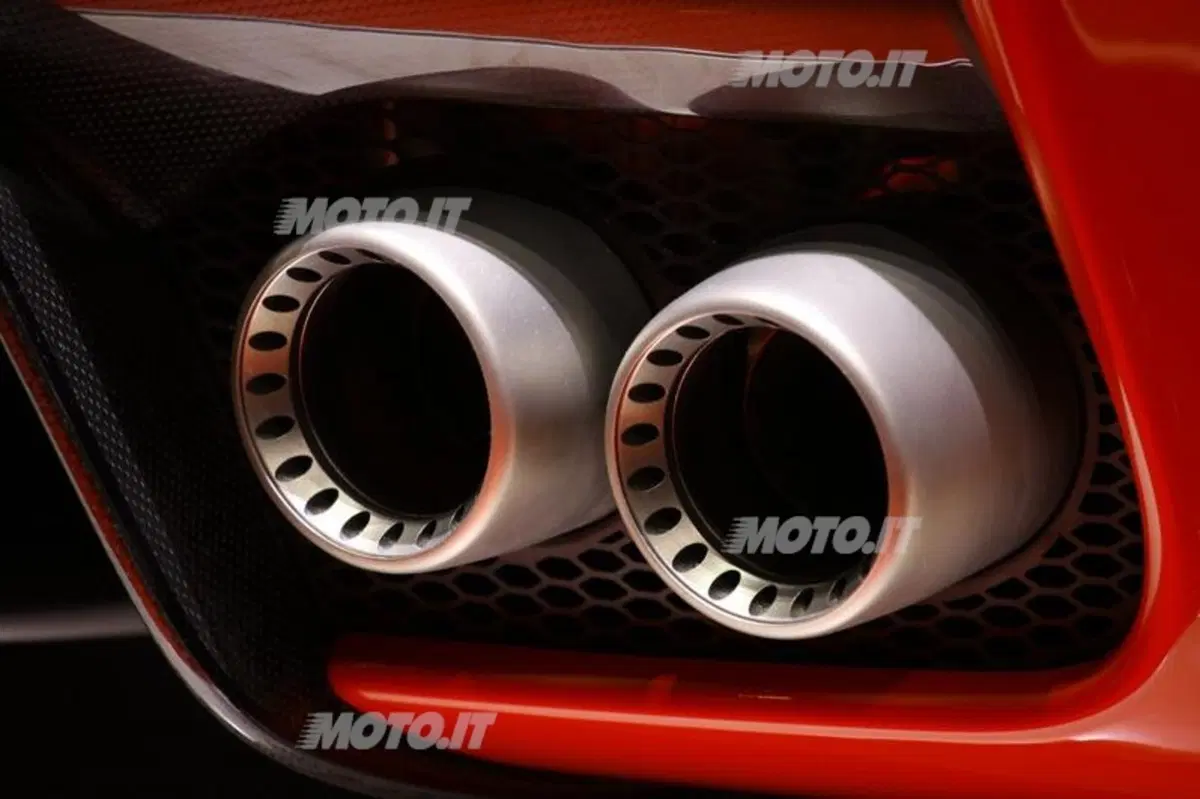 LaFerrari: ecco il primo video che la mostra in azione tra i cordoli. Che sound! (36)