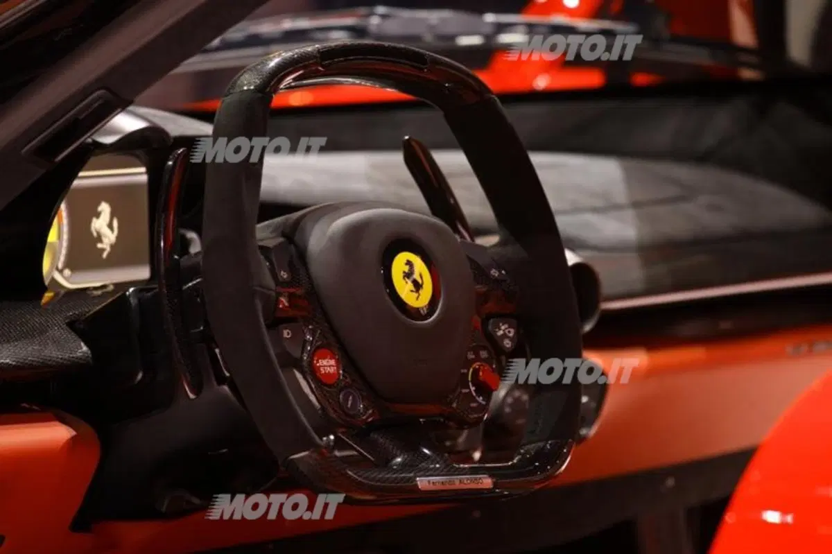 LaFerrari: ecco il primo video che la mostra in azione tra i cordoli. Che sound! (44)