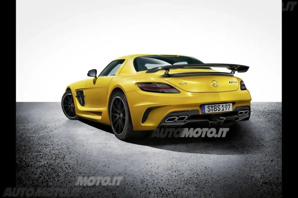 La Mercedes-Benz SLS AMG Coupé Black Series è gommata Michelin (2)