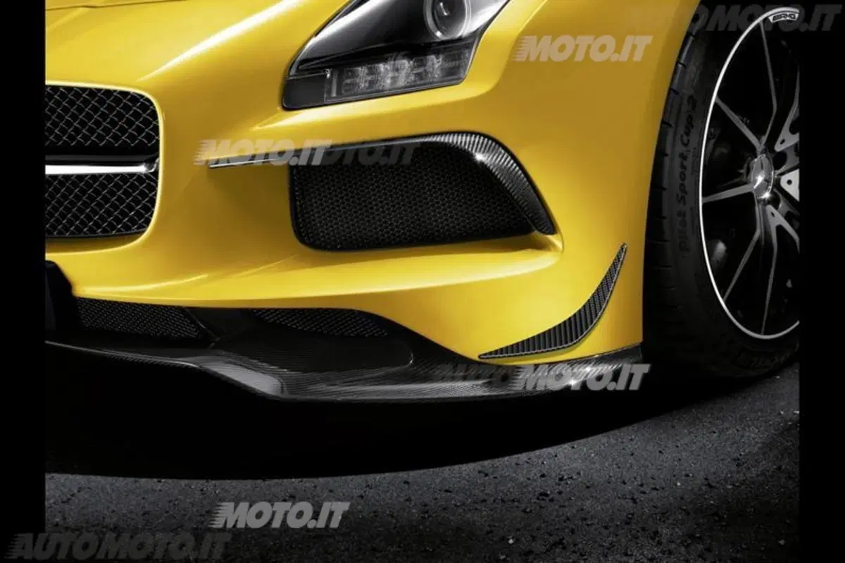 La Mercedes-Benz SLS AMG Coupé Black Series è gommata Michelin (4)