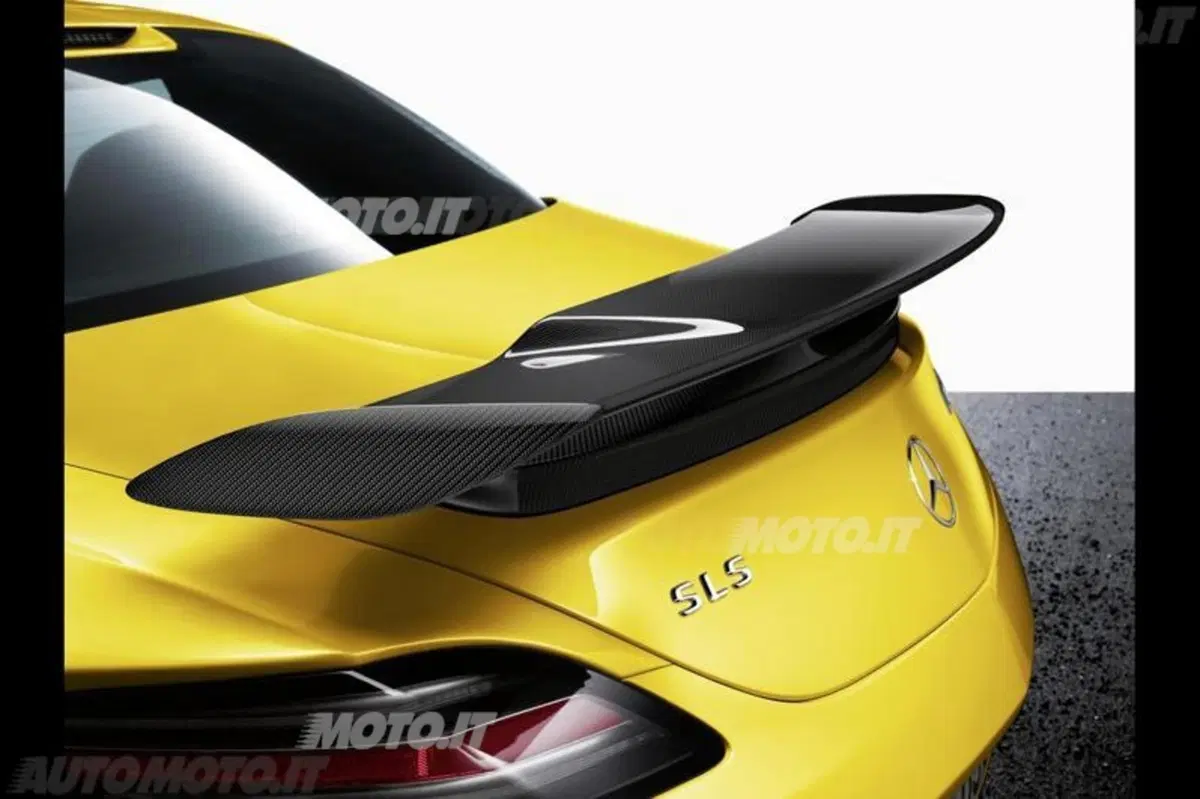 La Mercedes-Benz SLS AMG Coupé Black Series è gommata Michelin (6)