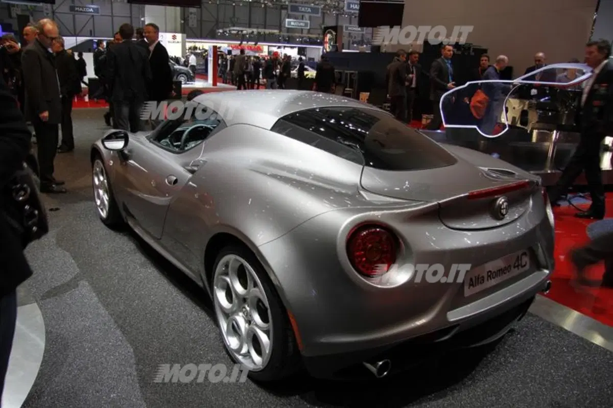 Alfa Romeo 4C: eccola in azione sulle strade americane (10)