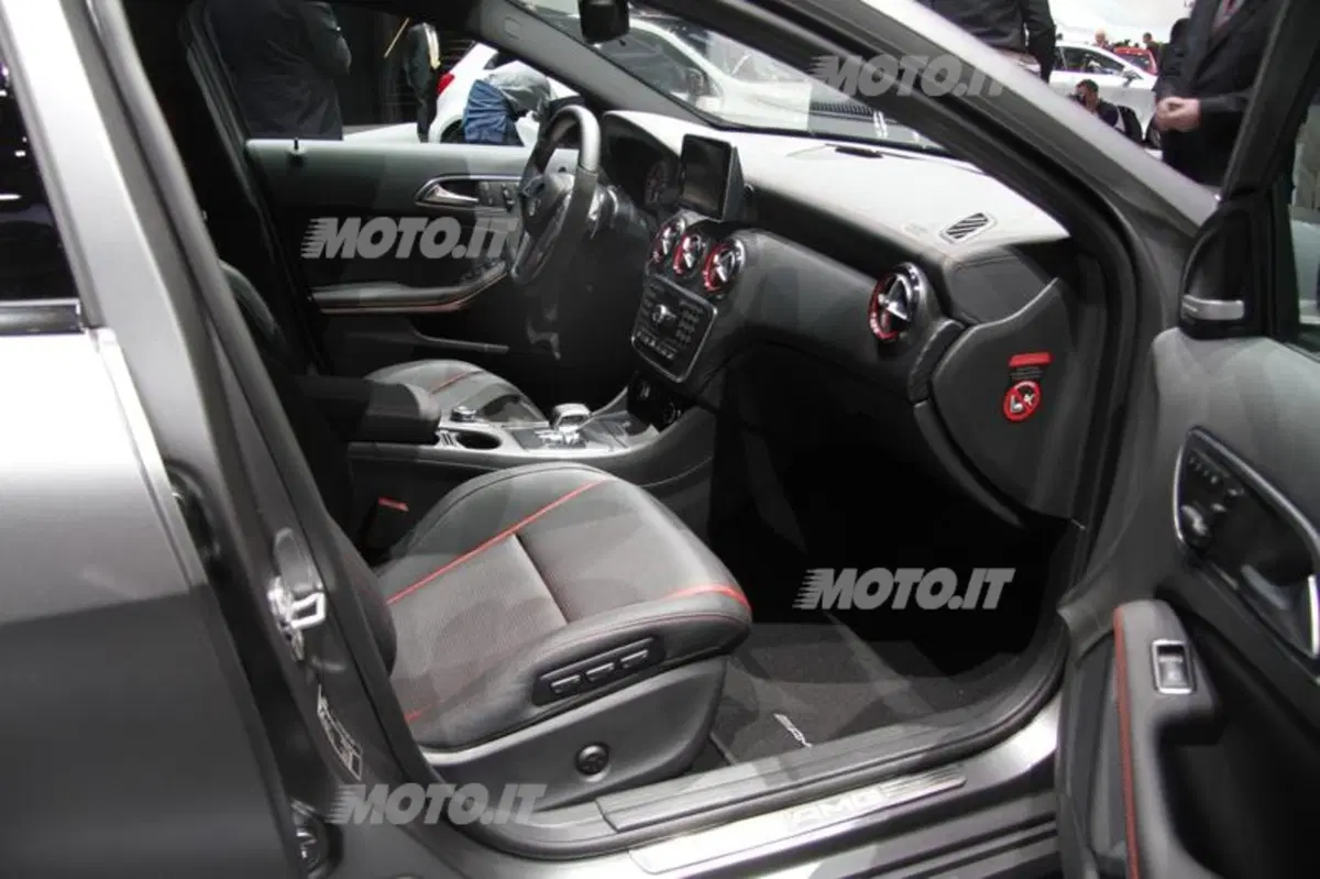 Le supercar al Salone di Ginevra 2013 (240)