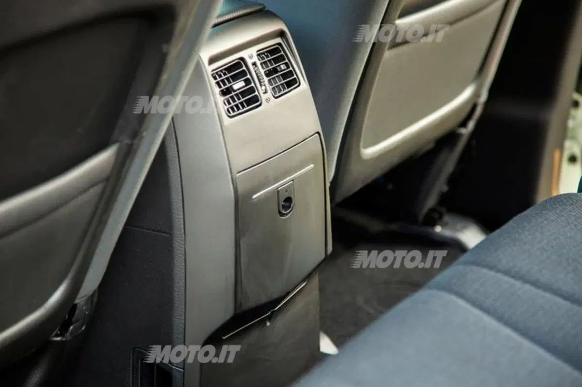Ssangyong Rexton W (60)