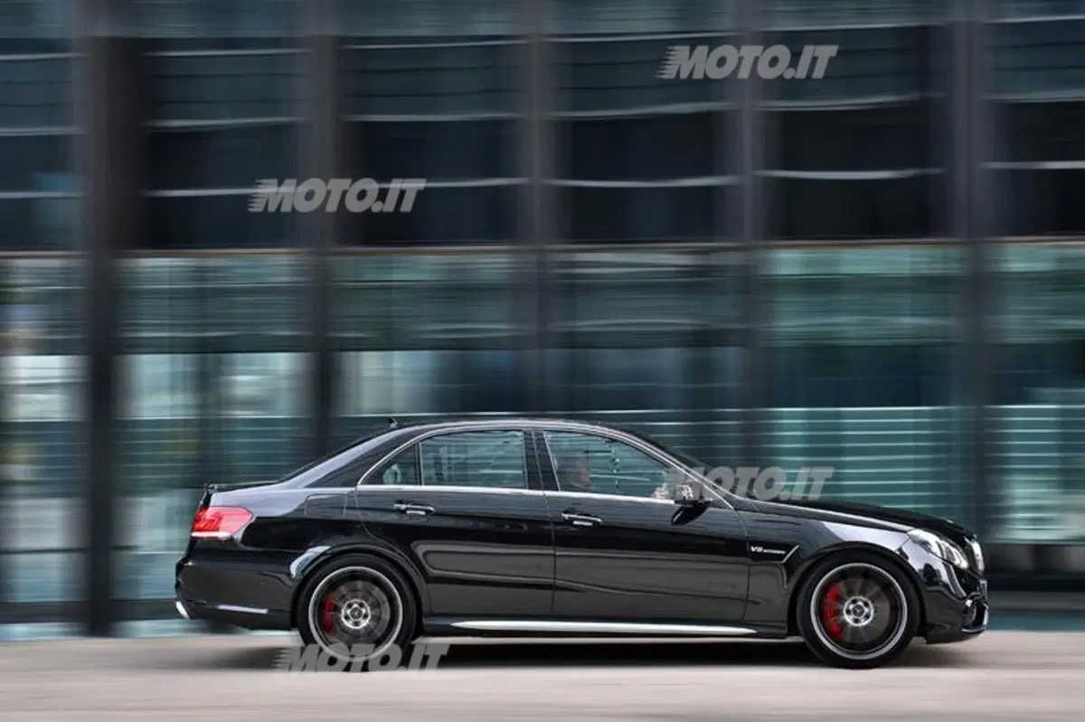 Mercedes E 63 AMG (11)