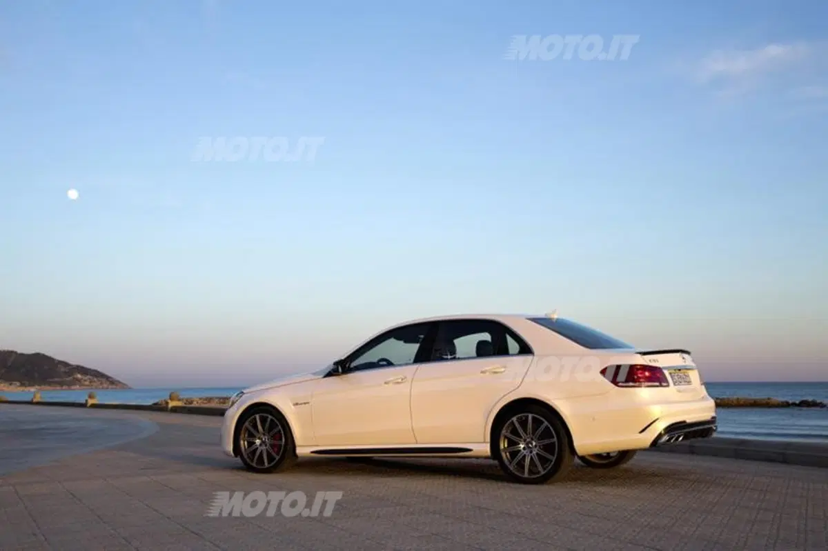 Mercedes E 63 AMG (24)