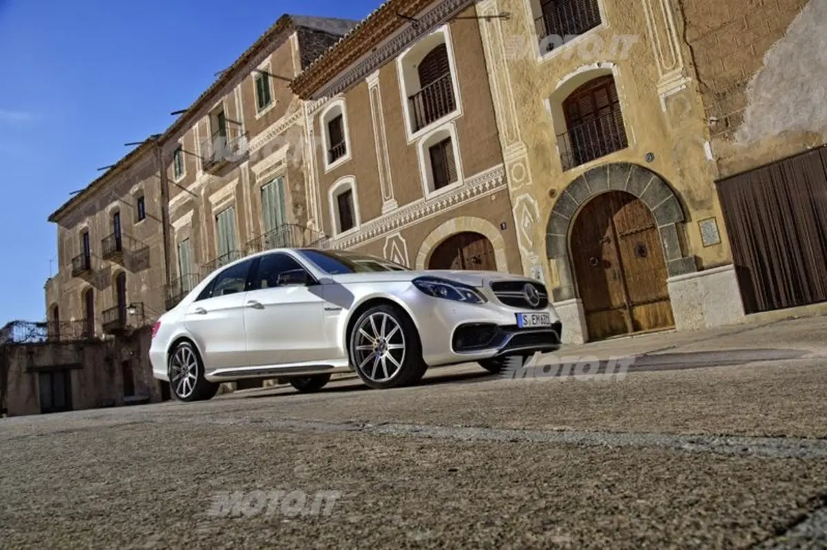 Mercedes E 63 AMG (31)