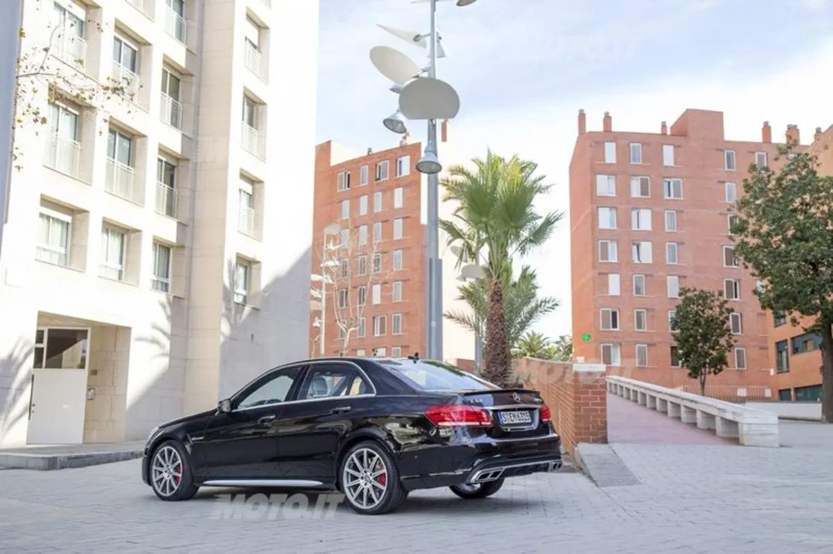 Mercedes E 63 AMG (36)