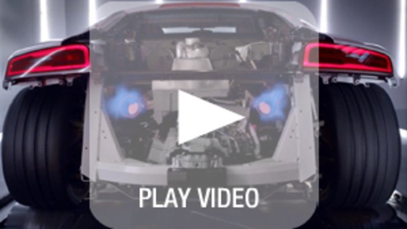 Audi R8: le urla e le fiamme del V10 FSI da 550 CV