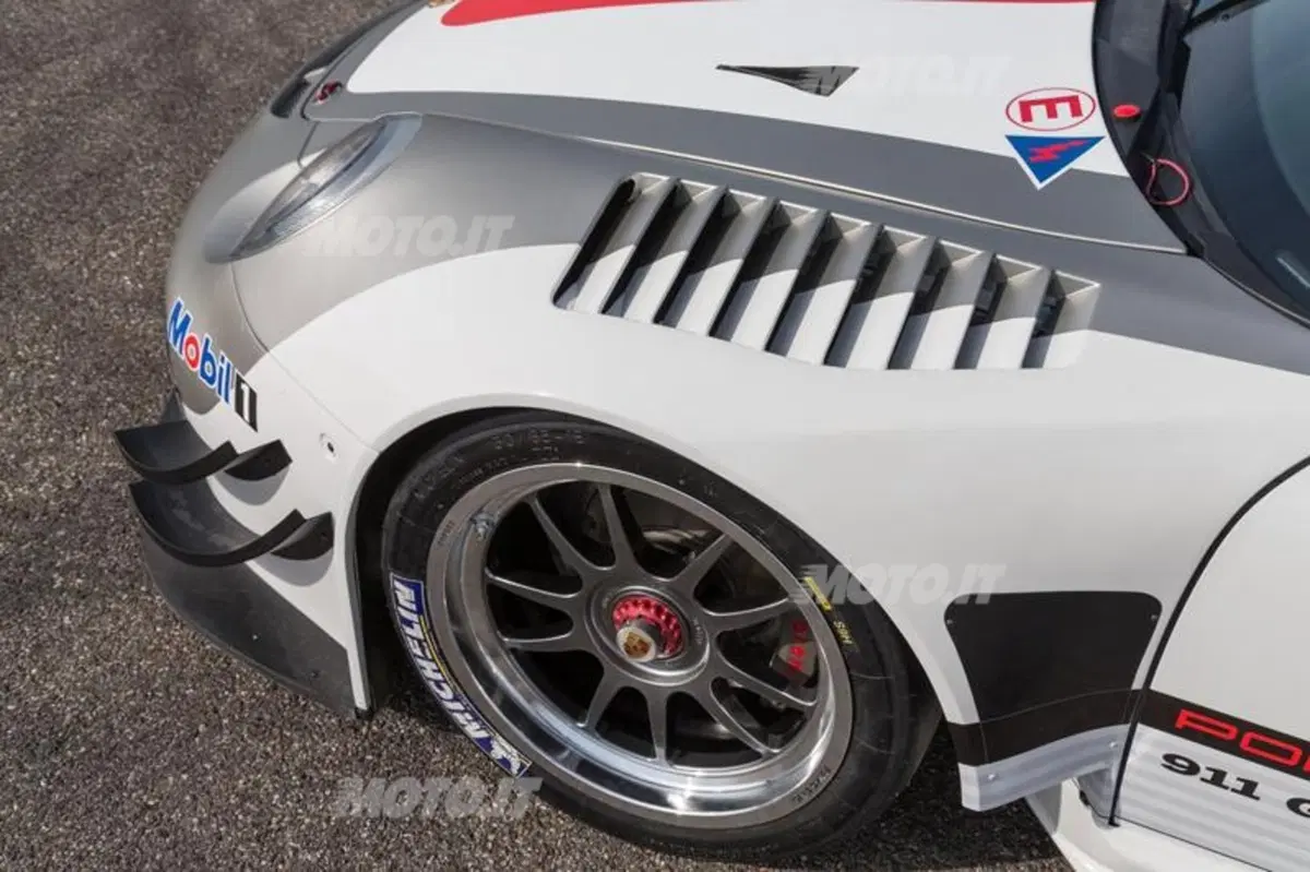 Porsche 911 GT3 R 2013 (12)