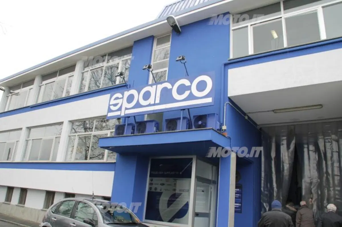 Sparco: come nascono le componenti in fibra di carbonio