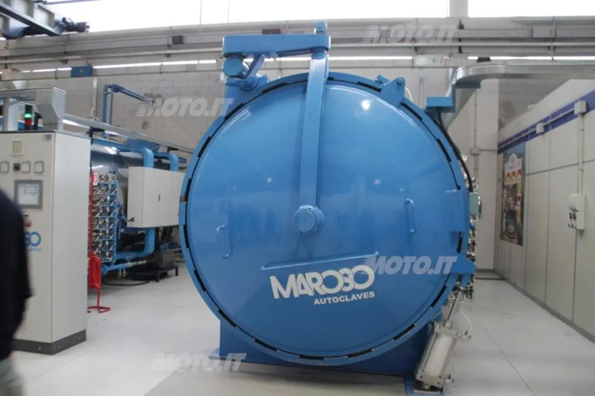 Sparco: come nascono le componenti in fibra di carbonio (7)